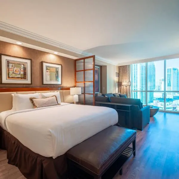 No Resort Fee Strip View Suite + Free Valet+ Pool, hotel in Las Vegas