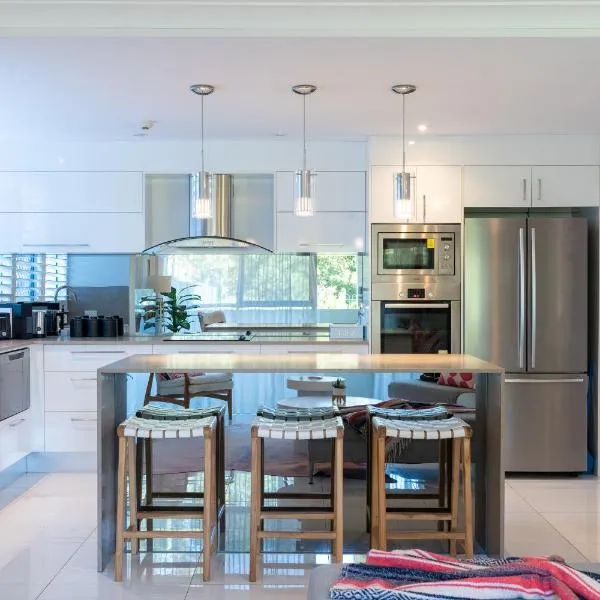 Beachside Beauty at Burleigh Pavilion!, hotel in Gold Coast