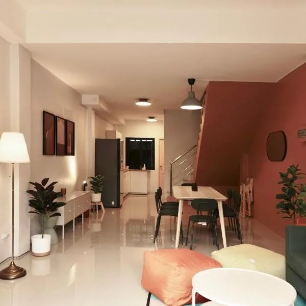 4 bedrooms, Private & Cozy house @ Walking Street, hotel in Chiang Rai