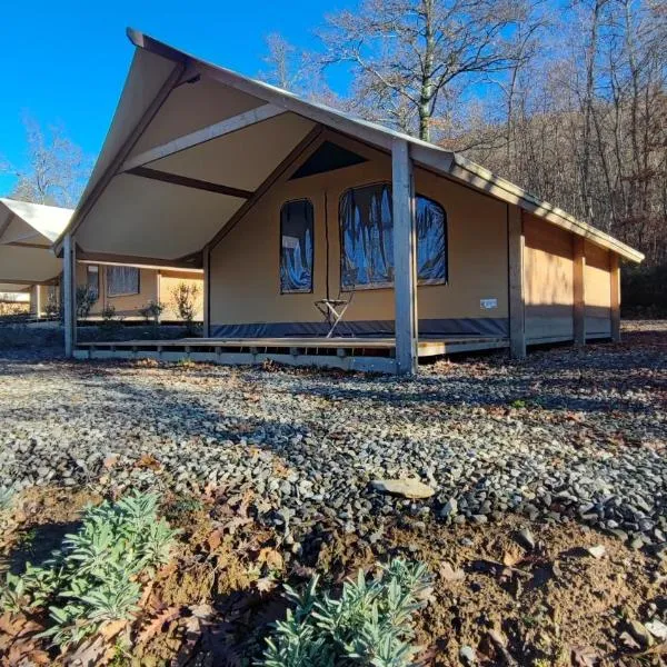 Il Lago dei Cigni - Glamping & Restaurant, hotel v destinaci Corsalone