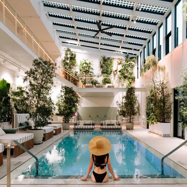 CASCADA Thermal Springs & Hotel, hotel v destinaci Portland