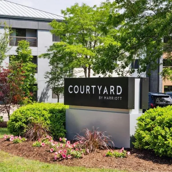 Courtyard Burlington Williston, hótel í Burlington
