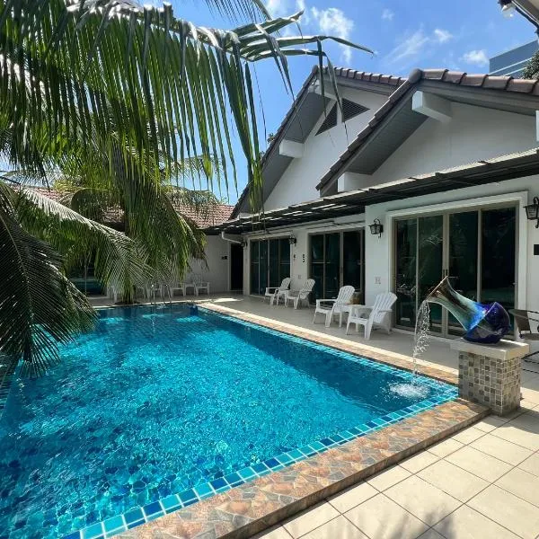 The Snug Airportel - Phuket Airport, hotel in Nai Yang Beach