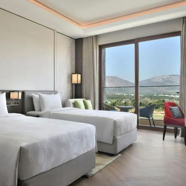 JW Marriott Hotel Bengaluru Prestige Golfshire Resort & Spa,位于班加罗尔的酒店
