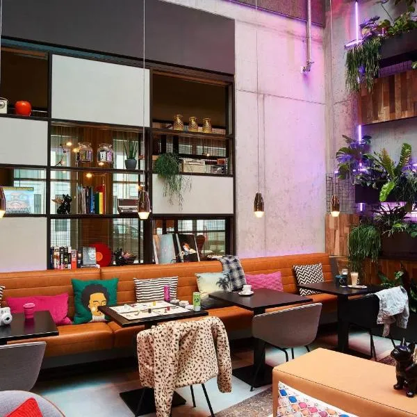 Moxy Brussels City Center, hotel in Brussels