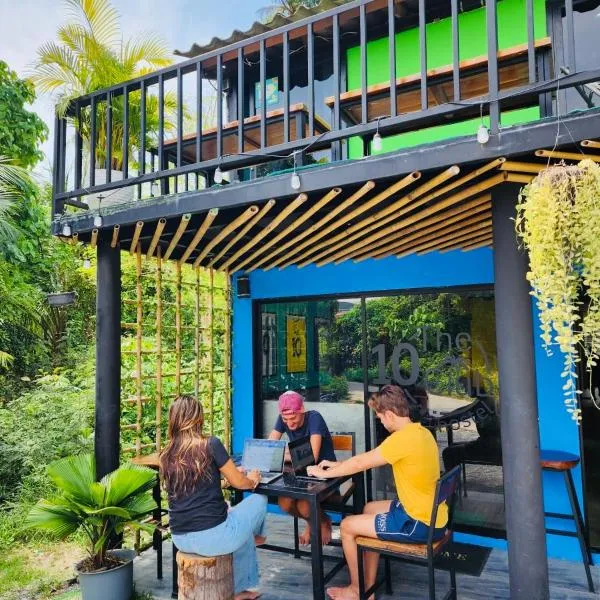 The 10 club hostel, hotel in Thong Sala