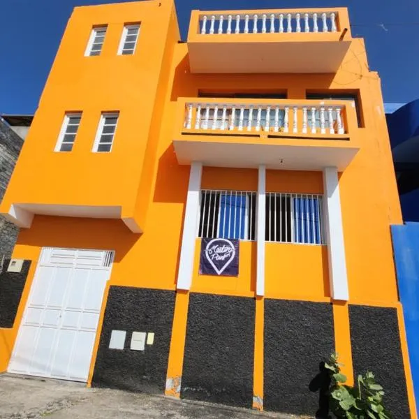 NO CASH ACCEPTED-Meeting Point Hostel- Volcanic Beach Refuge, hotel en São Filipe
