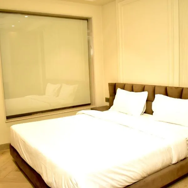 Qotel Signature Coleman Janakpuri, hotel in New Delhi