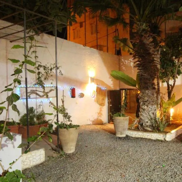 ASARAG GUEST HOUSE, YOGA & Surf, hotel en Mirleft