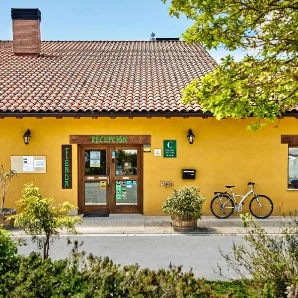 Camping El Roble Verde, Hotel in Anúcita