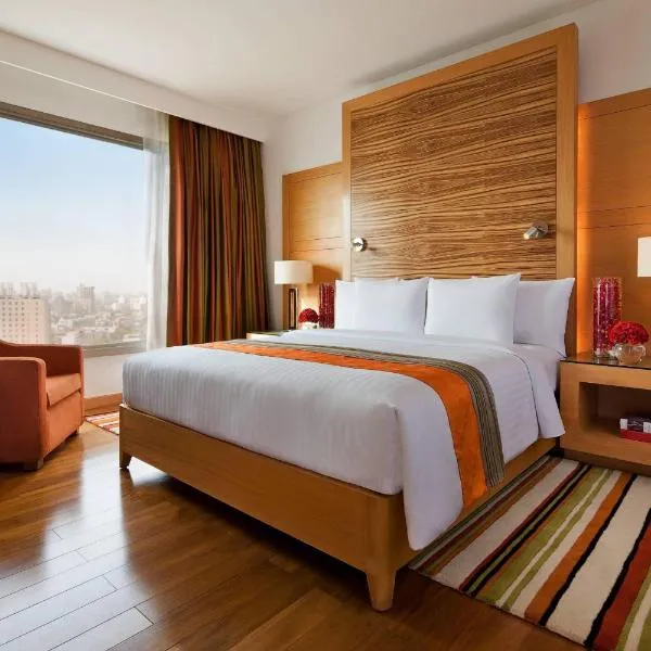 Courtyard by Marriott Gurugram Downtown, hotel v destinaci Gurgáon