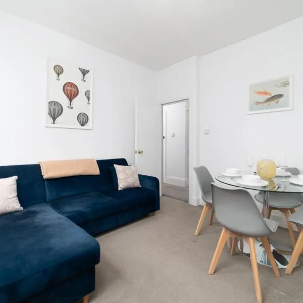 Elegant Apartment in London Steps Away From River Thames, hotel in London