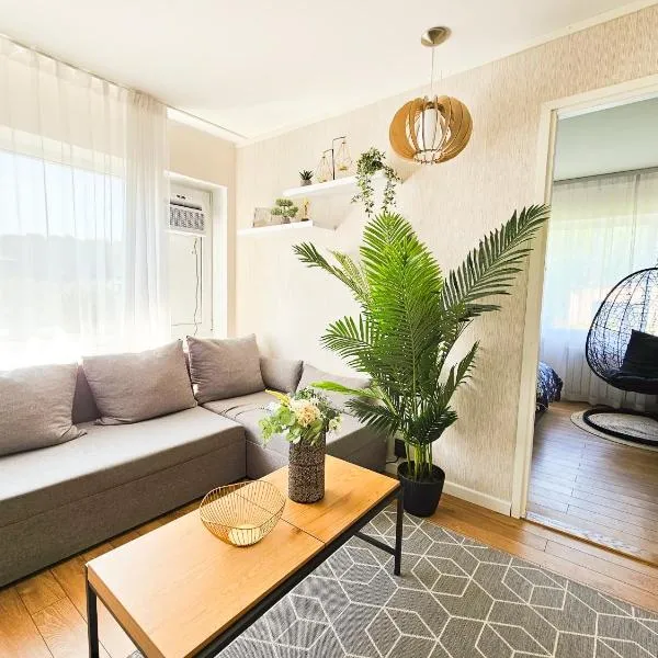 Cofy Rentals - centrally located, quiet district, air-conditioning, free parking, 24-7 express check-in-out, close to sea and everything you need for living!, hotell Tallinnas