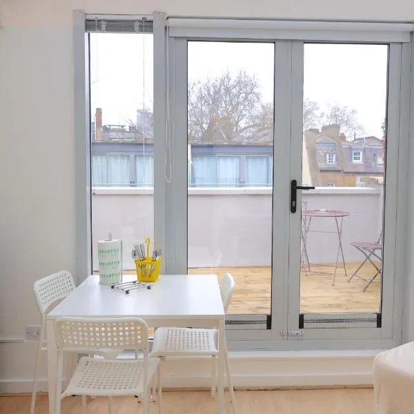 Angel - Top Floor Double Studio, hotel i London