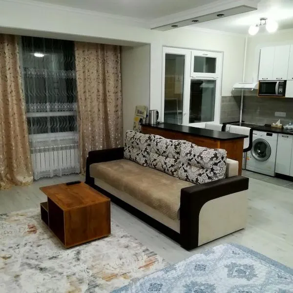 Apartment for rent number 2, hôtel à Aktau