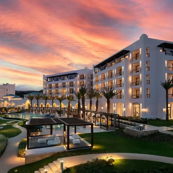 The St. Regis La Bahia Blanca Resort - Tamuda Bay, готель у місті Фнідк