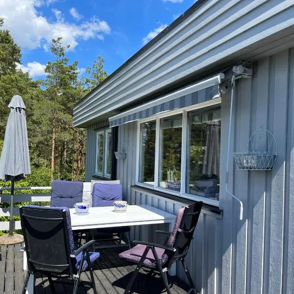 Lys og koselig hytte med flott utsikt og masse sol, hotel in Fredrikstad