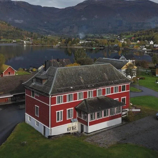 Huset Vårt, Hotel in Hornindal