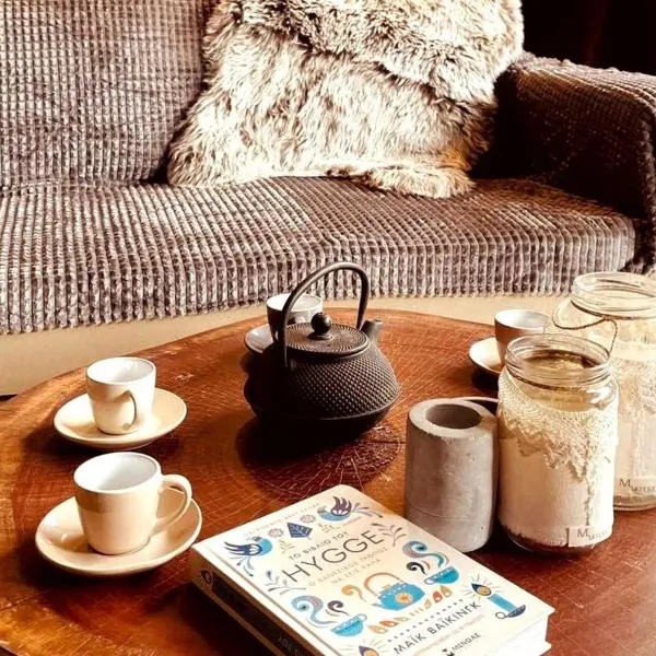 Pinecone Lodge, Eptalofos Wellness Garden Chalet，位于埃普塔罗弗斯的酒店