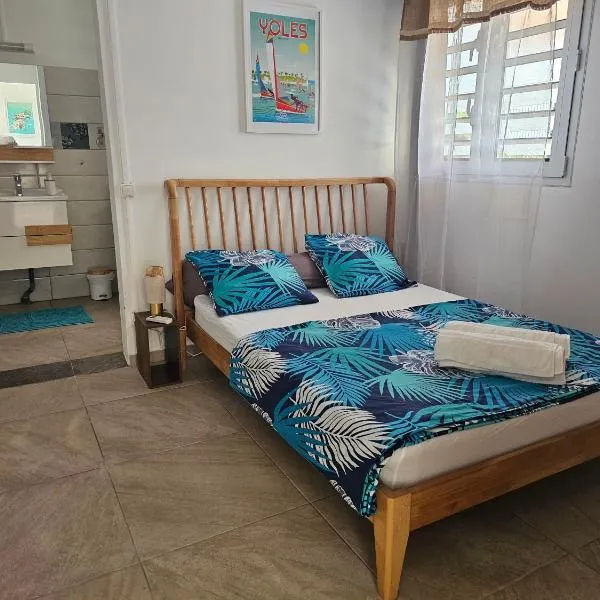 Appartement Bleu Corail avec Jacuzzi, Hotel in Les Trois-Îlets