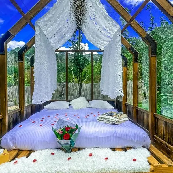 Chalet en verre sous une pluie étoilée, ξενοδοχείο σε Lantosque