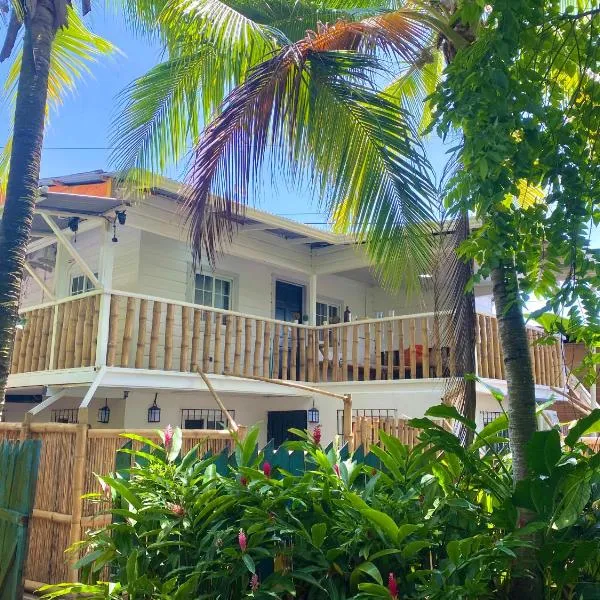 Villa Elena - Private Room with Shower, hotel in Carenero