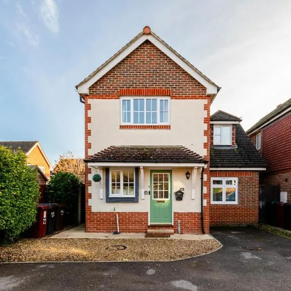 Chichester retreat house with free parking, hotel v destinaci Chichester