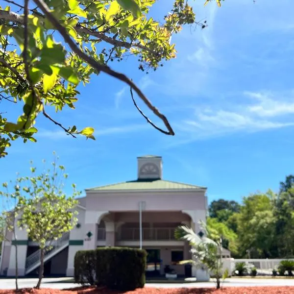 Country Hearth Inn & Suites Augusta, hotel di Augusta