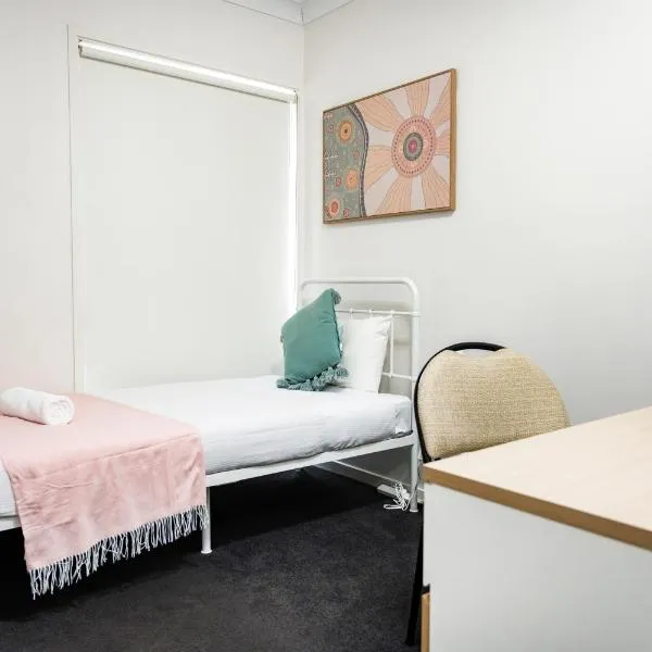 Serene Single Room - Convenient Location in Gregory Hills - Shared Bathroom, hotell i Gledswood Hills