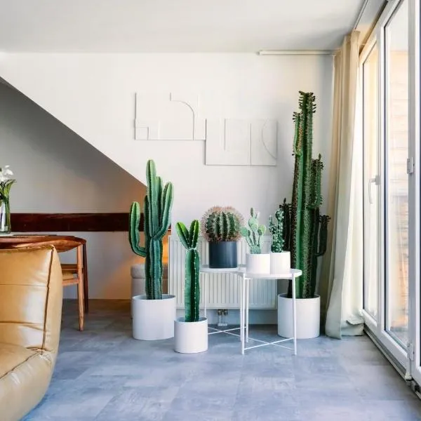 Zentrales Design-Apartment mit Schlossbergblick, hotel ve uŠtýrském Hradci