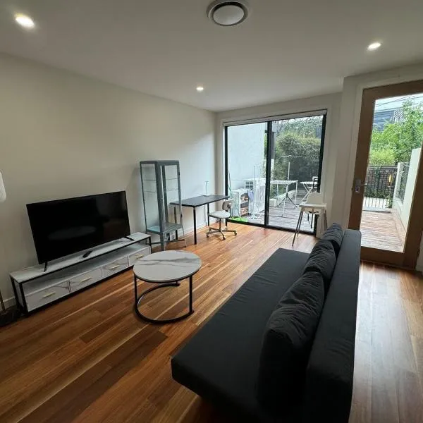 Warm 3beds Home with Yard and parking at Chinatown, CBD、Watsonのホテル