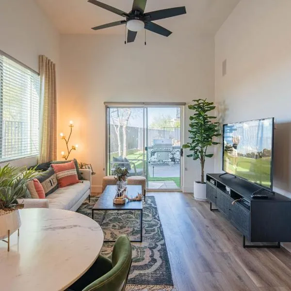 Phoenix Stay , Near Mayo Clinic & Shopping, Pool & Parking- S134, отель в городе Скотсдейл