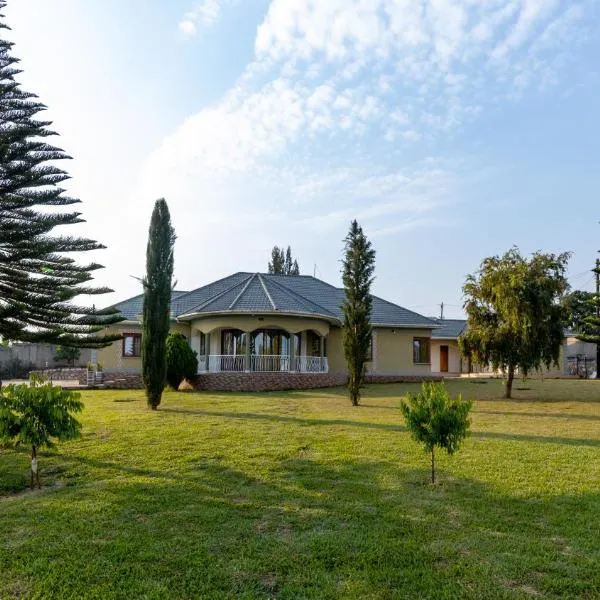 Kaije Country Cottages, отель в городе Fort Portal