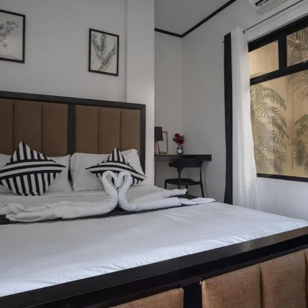 The Palms Resort & Bar,位于San Narciso的酒店