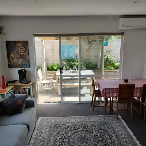 Location, Location, Location!, Hotel in New Plymouth