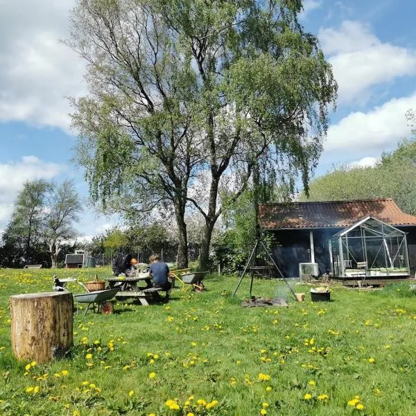 Blikgårdens summerhouse, hotel in Them