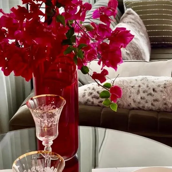 Luxury Apartment with Panoramic Views, hotel in Sydney