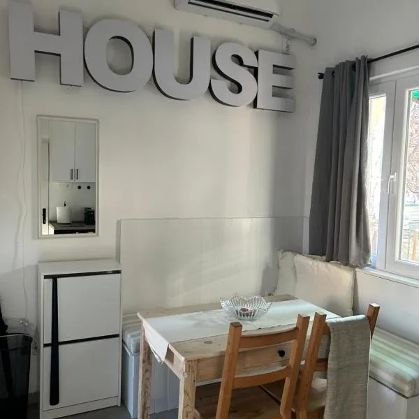 Nina Center Apartment，斯科普里的飯店