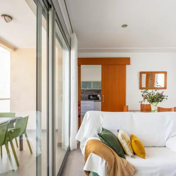 Casa particular en la playa a pocos metros del mar con garaje, hotel v destinaci Playa de Miramar