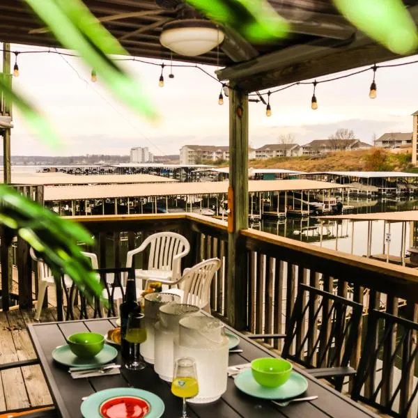 Daylight Cove Lakefront Condo, Pool, Hot Tub!, hotel in Lake Ozark