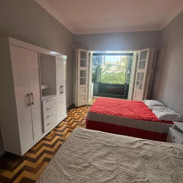 Quarto com banheiro privativo, Hotel in Porto Alegre