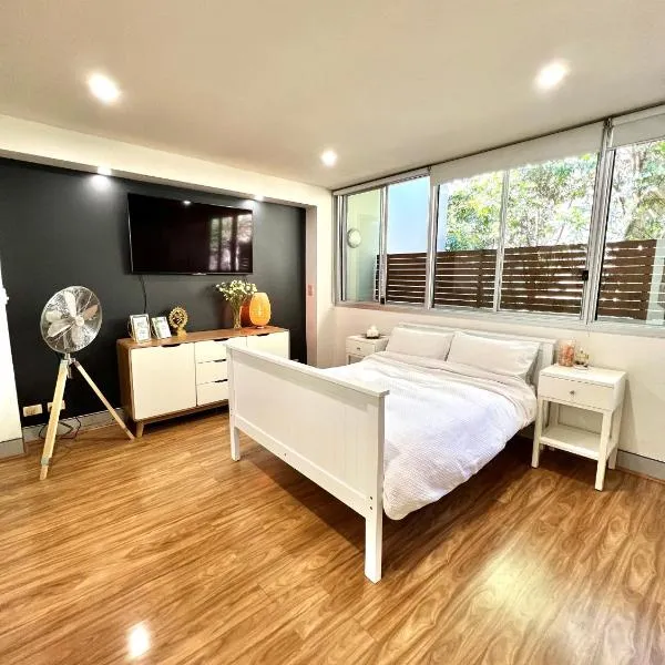 Modern Beachside Suite-Just Steps from Bondi Beach, hotel in Sydney