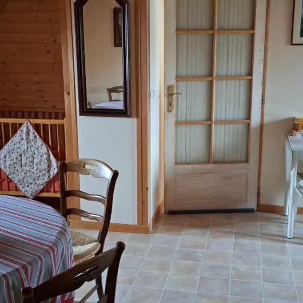 LOCATION à COUCY LE CHATEAU, hôtel à Coucy-le-Château-Auffrique