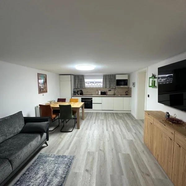 NEU renoviertes Apartment 3 Zimmer 4 Boxspringbetten moderne Küche und vieles mehr, hotel v destinaci Löhne
