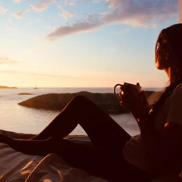 Atlantic Road Sleeping Experience Re-Treats, hotel in Vevang