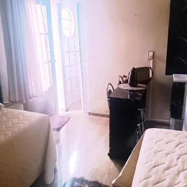 Mini kitnet 2, отель в Бразилии