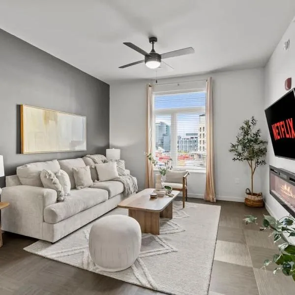 Pinnacle Heights 2Bdrm 3rd flr Near Walmart Amp Pool Fitness Center Yoga Studio Dog Spa, hotel en Rogers