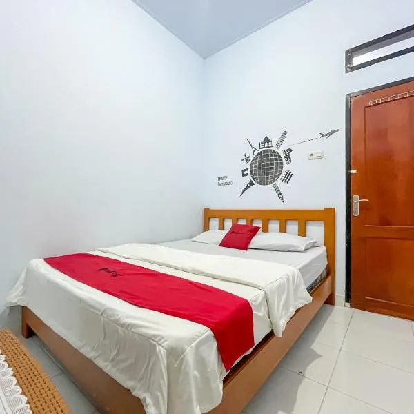 RedDoorz Syariah at Home Ampana Guest House Ampana Kota, ξενοδοχείο σε Dondo