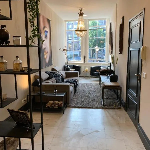 Unique Royal Basement residence, hotel in Amsterdam