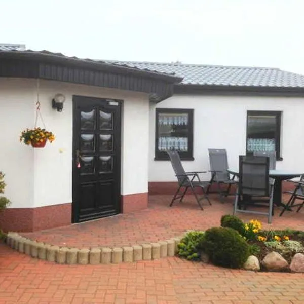 Bungalow mit Kamin in Ribnitz-Damgarten, hotel in Ribnitz-Damgarten